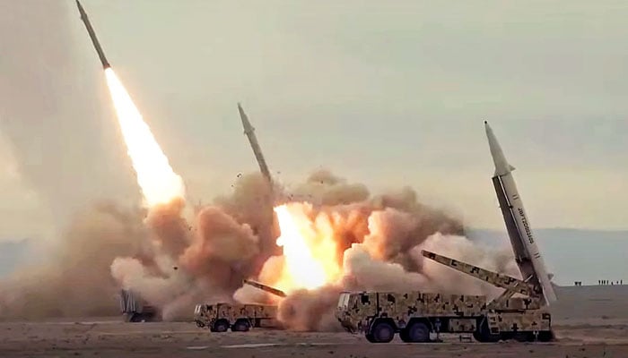 تہران میں رہائشی علاقوں پر بمباری، اسرائیلی شہر دیمونا اور حیفا نشانہ