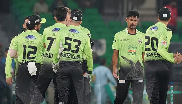 سپر لیگ، دفاعی چیمپئن لاہور قلندرز کی مہم جارحانہ انداز میں شروع، کنگز مین بے بس