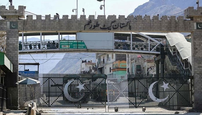 افغانستان سے چیک پوسٹ پر فائرنگ، طورخم بارڈر پھر بند کردیا گیا