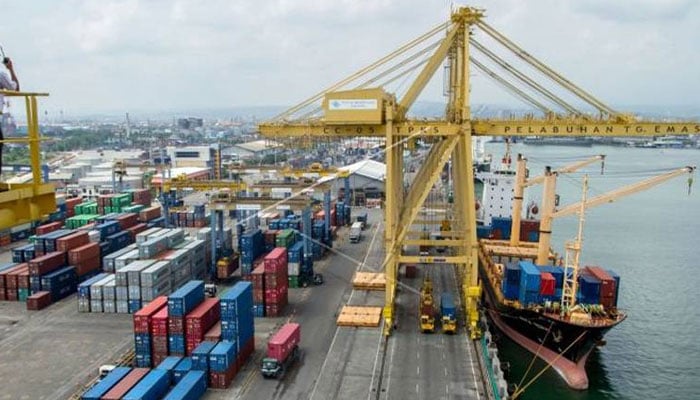 پیٹرول کا ایک اور ایل پی جی کے مزید 2 جہاز کراچی پہنچ گئے