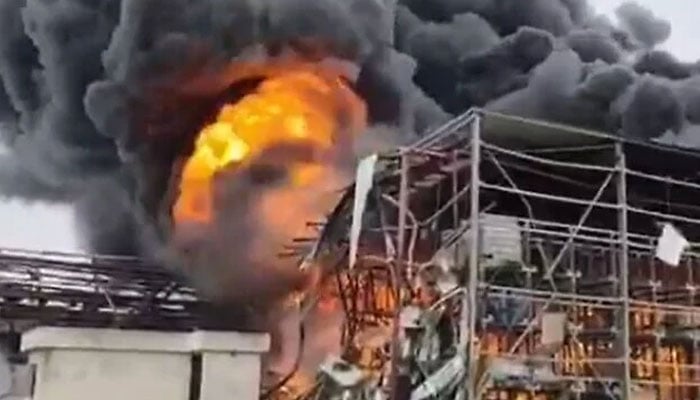 اسرائیلی کیمیکل فیکٹری پر حملہ، امریکا سفارتکاری کیساتھ زمینی حملے کی تیاری کررہا ہے، ایران، قطری ٹی وی پر اسرائیلی بمباری