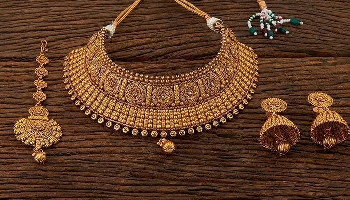 سونا فی تولہ 3900 روپے مہنگا