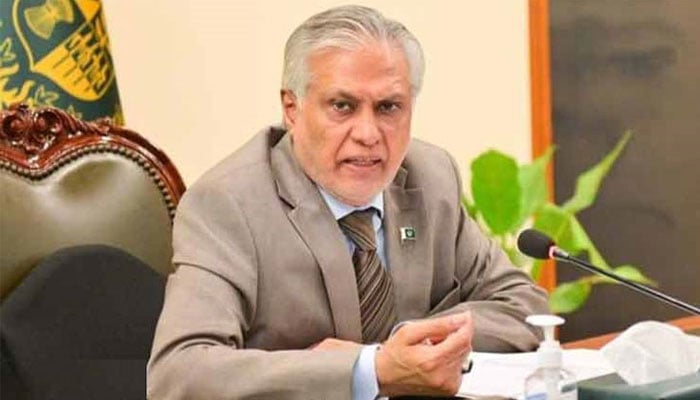 اسحاق ڈار چین کے وزیرخارجہ وانگ یی کی دعوت پر آج چین کا دورہ کریں گے