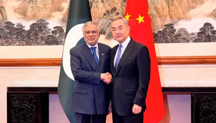 امریکا، ایران جنگ بند، مذاکرات کریں، بیجنگ میں ڈار کے چینی ہم منصب سے مذاکرات، مشرق وسطیٰ میں امن کیلئے 5 نکات پیش