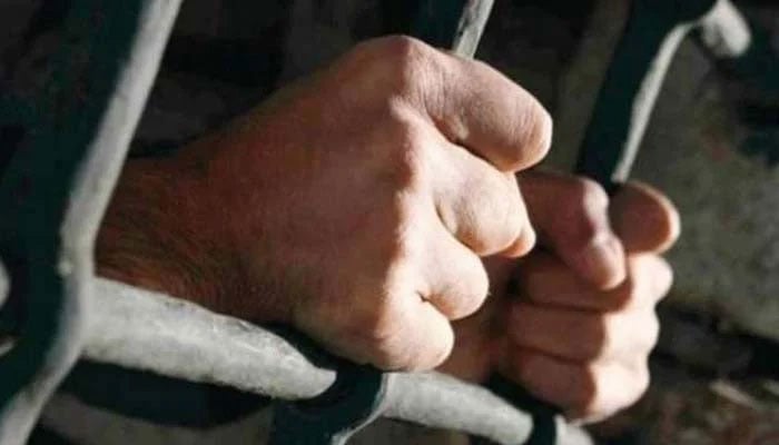 بریگیڈ پولیس کا مبینہ مقابلہ، زخمی ڈاکو گرفتار، اسلحہ اور دیگر سامان برآمد