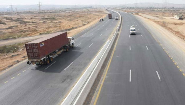 موٹر وے ایم نائن پر ٹریفک قوانین سختی سے لاگو کئے جانے کا امکان