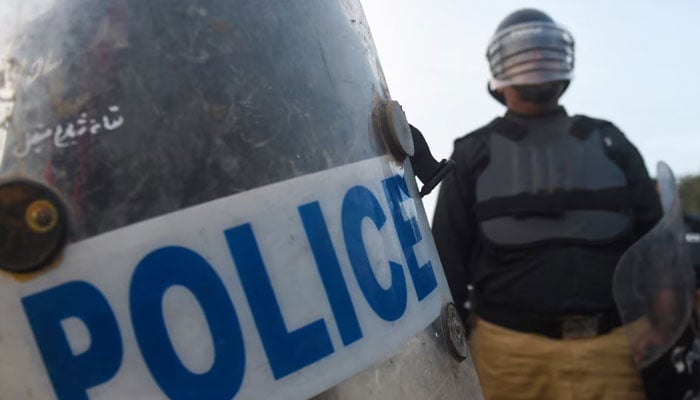 حکم عدولی پر پولیس افسران اور دیگر کے وارنٹ گرفتاری جاری