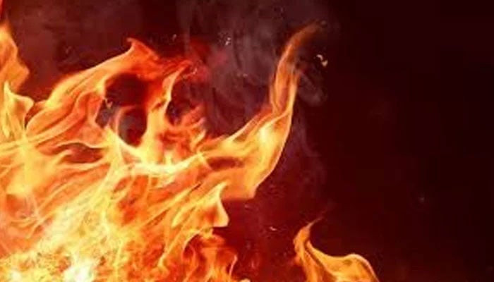 کورنگی، گھر میں آگ لگنے سے ایک شخص جھلس کر شدید زخمی ہوگیا
