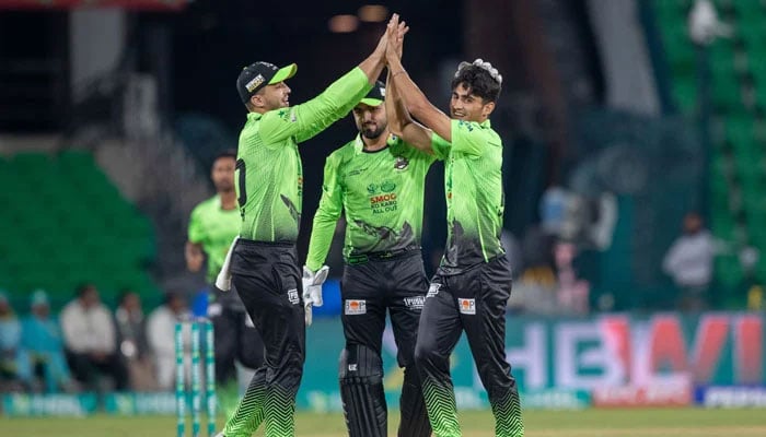 قلندر کا دھمال، بادلوں کے بعد چوکوں و چھکوں کی برسات، 13 اوورز میں 185 کا ٹوٹل