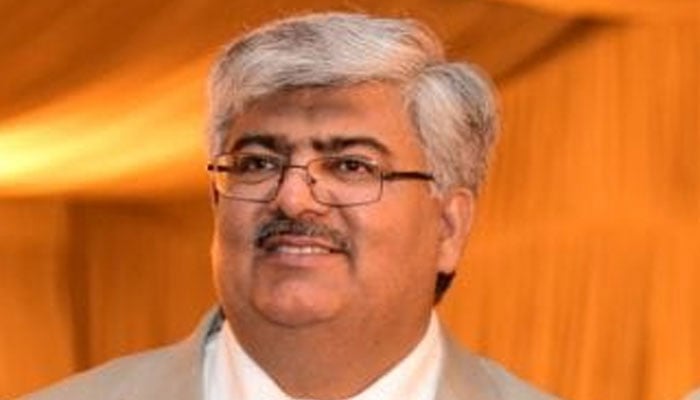 چیئرمین FBR راشد محمود لنگڑیال کے احکامات پر 18 افسران کے تقرر و تبادلے