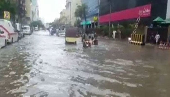 کراچی میں بارش کا 41 سالہ ریکارڈ ٹوٹ گیا