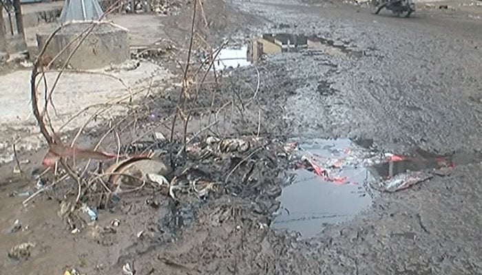 یاسین آباد میں بچھائی گئی سیوریج لائنیں چند ہی ماہ میں مشکلات کا باعث