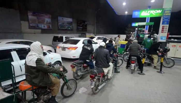 پٹرول پر 80 کم کرکے 57 روپے کا اضافہ کردیا، ضیاء عباس