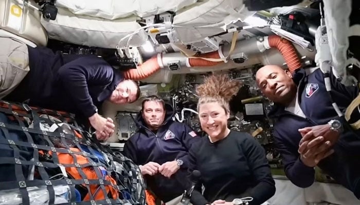 آرٹیمس ٹو خلا باز چاند کے مدار میں داخل، زمین سے دوری کا نیا ریکارڈ