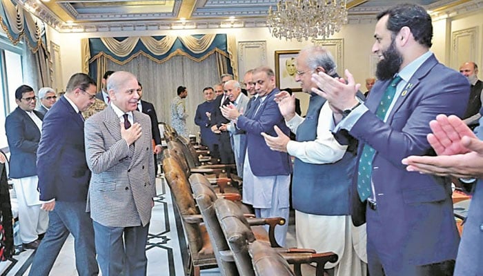 جنگ بندی کی خلاف ورزیاں امن عمل کی روح کو متاثر کررہی ہیں، شہباز شریف، وزیراعظم کا ایرانی صدر اور فیلڈ مارشل کا عراقچی سے رابطہ