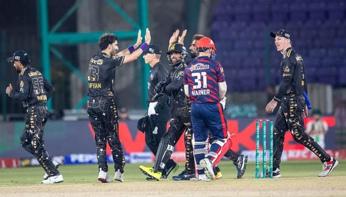 کراچی پہنچتے ہی کھیلنا بھول گئے، کنگرز کو سپر لیگ کی سب سے بڑی، شرمناک شکست