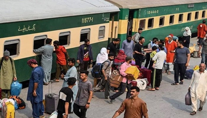 ریلویز نے صحافیوں کی بیگمات کو دی جانے والی 50 فیصد رعایت بحال کردی