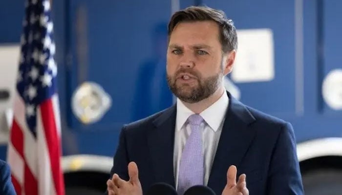 امریکی نائب صدر جے ڈی وینس کے طیارے کی رات گئے پیرس میں لینڈنگ