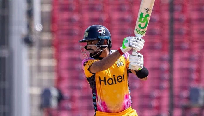 پی ایس ایل میں پشاور زلمی کے کپتان بابراعظم کے 4 ہزار رنز مکمل