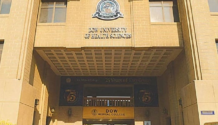 بنگلہ دیشی اعلیٰ سطح وفد کا ڈاؤ یونیورسٹی کا دورہ، طبی سہولتوں کا جائزہ