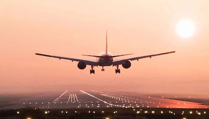 ایران اور ترکیہ کے مزید 3 طیاروں کی رات گئے اسلام آباد آمد