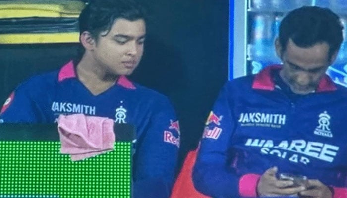 آئی پی ایل کا نیا اسکینڈل، ڈگ آؤٹ میں موبائل کا آزادانہ استعمال