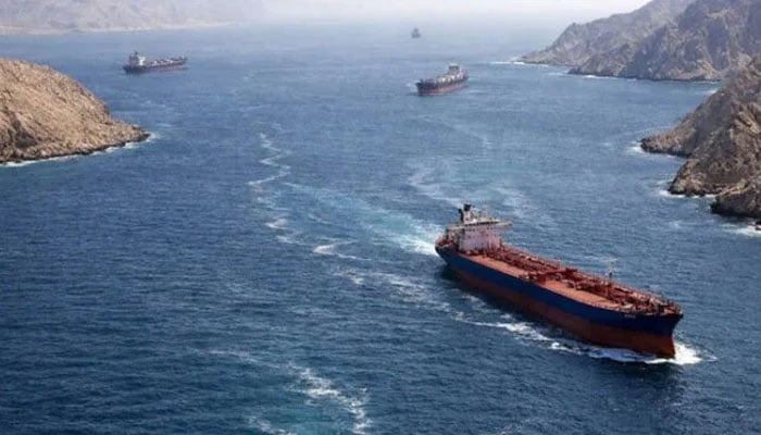 امریکی سینٹ کام کا آبنائے ہرمز میں زیرآب ڈرونز بھیجنے کا اعلان