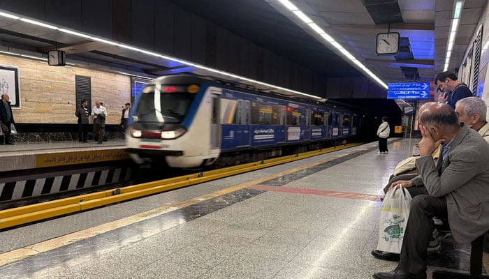 ایران، امریکی اسرائیلی بمباری سے تباہ ریلوے لائنوں کی مرمت، ٹرین سروس بحال