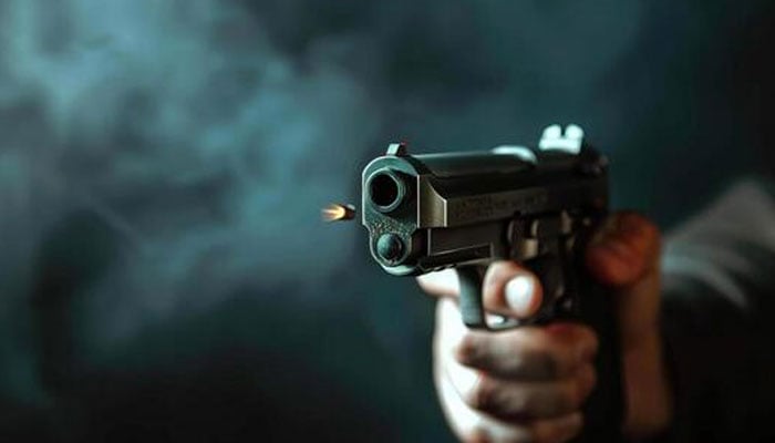 نجی پیٹرول پمپ انتظامیہ اور سالڈ ویسٹ عملے میں جھگڑا، ہوائی فائرنگ