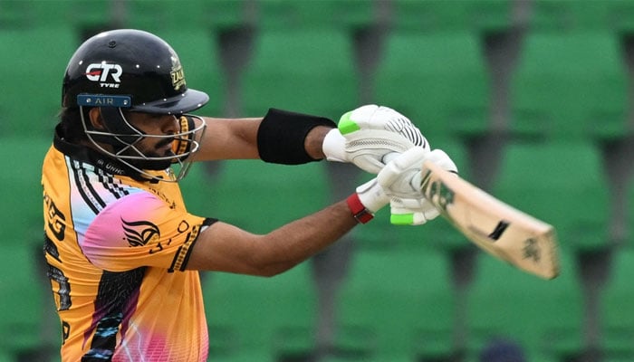 عمدہ بیٹنگ پر سپر لیگ چیف سلمان نصیر نے بابراعظم کی نظر اتار لی