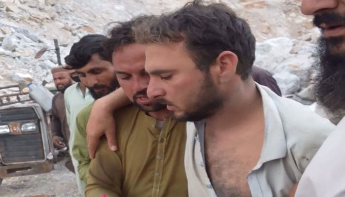 مردان لینڈ سلائیڈنگ، 17 دن بعد ملبے تلے دبے مزدور کو زندہ نکال لیا گیا