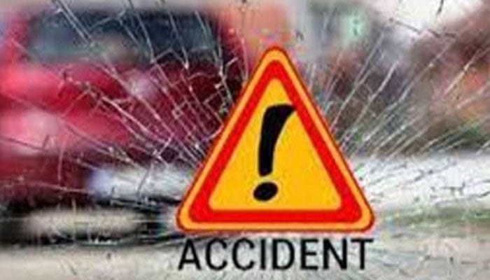 ٹریفک حادثات، پولیس اہلکار، 2 خواتین سمیت 5 افراد جاں بحق، ایک زخمی، واٹر ٹینکر نے ایک شخص کو کچل دیا