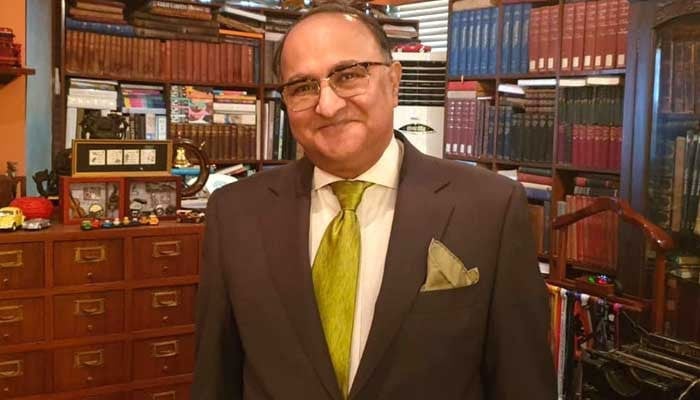 ارد و یونیورسٹی کے مالی مسائل وزارتِ تعلیم کی اولین ترجیح ہونے چاہئیں، سینیٹر سرمد علی