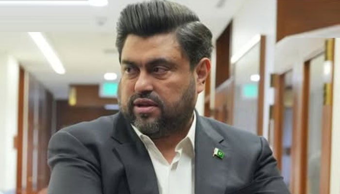 کامران ٹیسوری کی والدہ کا انتقال، نماز جنازہ میں اہم شخصیات کی شرکت