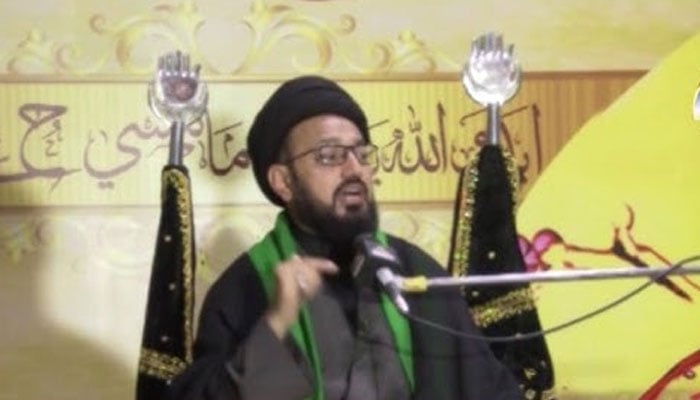 رہبرِ معظم کی تصاویر اتارنا قابل مذمت میئر معافی مانگیں، علامہ صادق تقوی