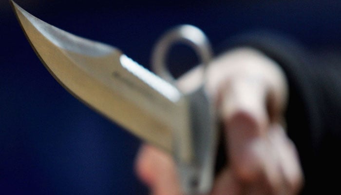 شاہ فیصل کالونی میں نشئی نے چھری مار کر ساتھی کو قتل کردیا