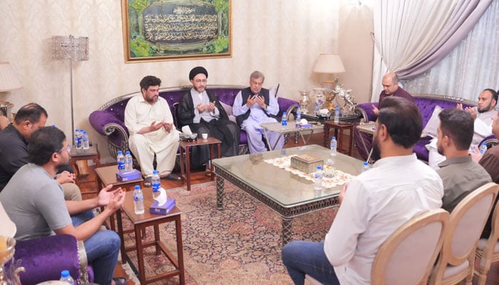 کامران ٹیسوری کی والدہ کے سوئم میں مراد علی شاہ اور دیگر شخصیات کی شرکت حافظ نعیم نے گھر جا کر تعزیت کی