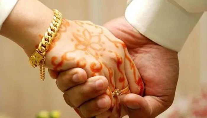 محبت میں مبتلا کینیڈین خاتون نے پاکستان پہنچ کر اپنے محبوب سے شادی کرلی