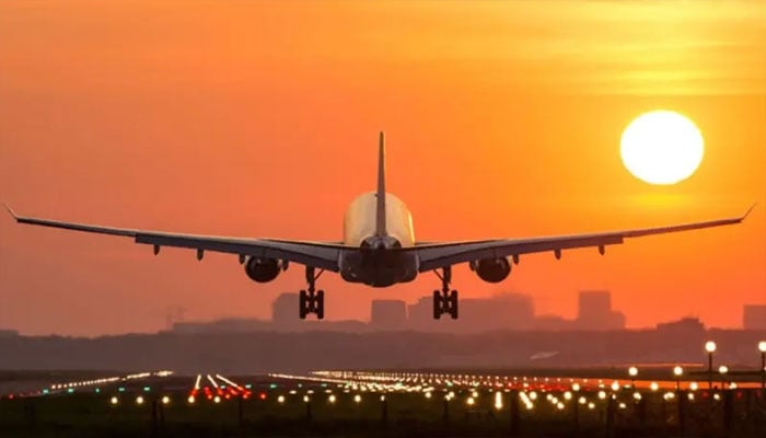 ملک بھر سے 24 گھنٹے میں امارات کی 32 سمیت 101 پروازیں منسوخ