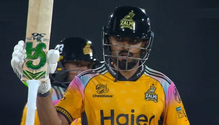 پشاور زلمی کے کپتان بابراعظم نے فین کی خواہش پوری کر دی