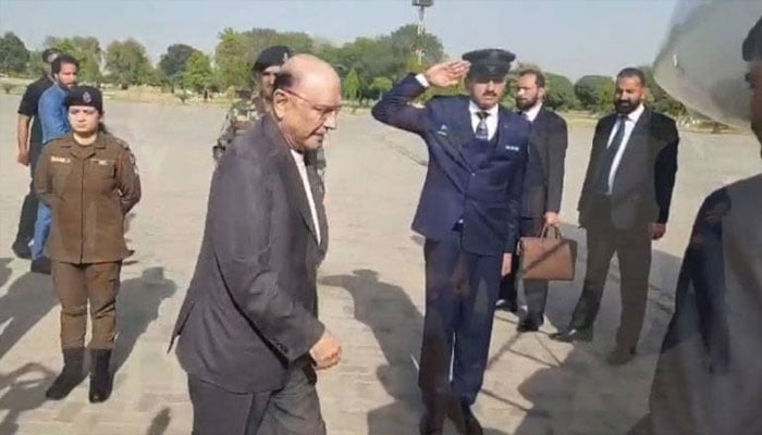 صدر مملکت آصف علی زرداری پانچ روزہ دورے پر چین روانہ