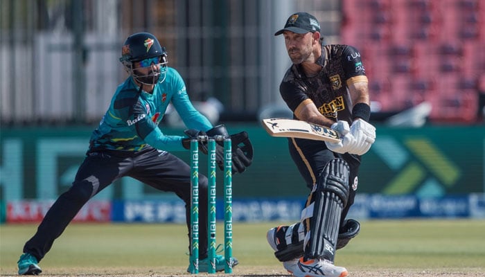 راولپنڈیز کی شکست قلندرز کا تخت و تاج چھن گیا، کنگز مین پلے آف میں