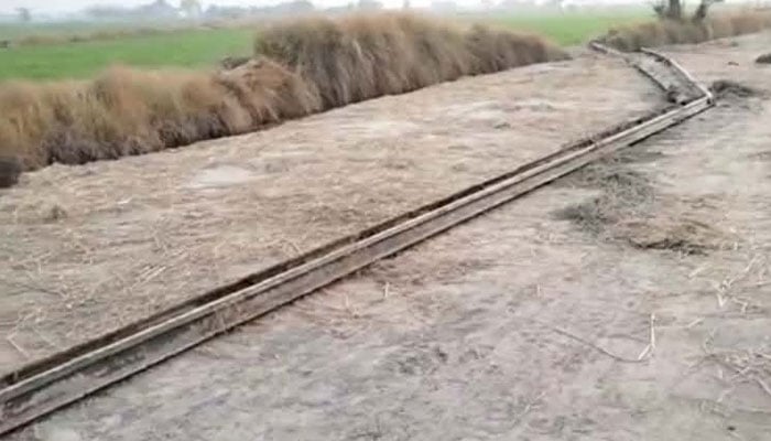 جیکب آباد تا لاڑکانہ ریلوے لائن اربوں روپے کا اثاثہ کباڑیوں اور قبضہ مافیہ کی نذر