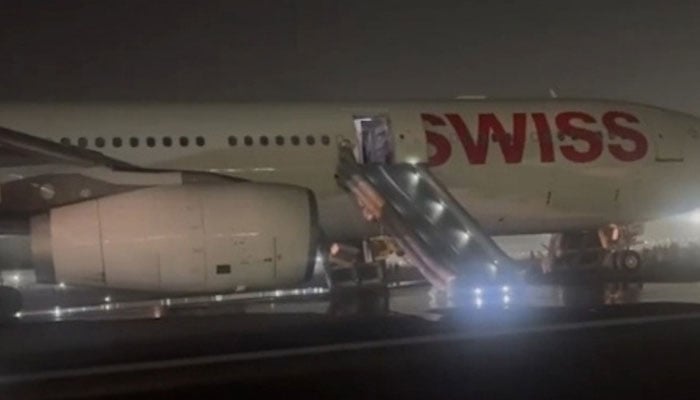 نئی دہلی میں سوئس ایئر کی پرواز کو ہنگامی صورتحال کا سامنا، پانچ مسافر زخمی