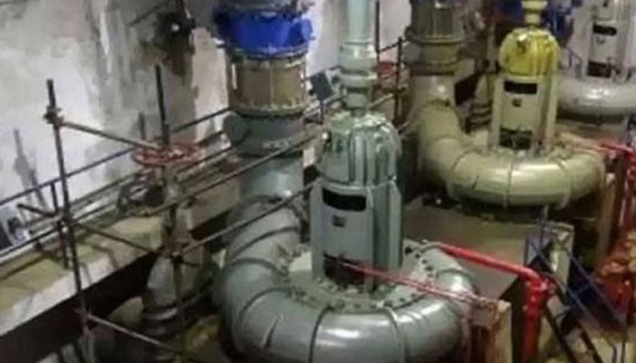 دھابیجی 3 بڑی لائنیں پھٹ گئیں، کراچی میں ایک ہفتے پانی کا بحران رہے گا