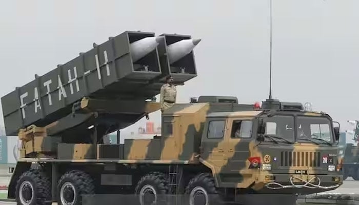 آرمی راکٹ فورس کمانڈ کا مقامی طور پر تیار کردہ فتح II میزائل کا کامیاب تجربہ