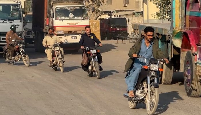 تیز رفتار ٹرالر کی ٹکر سے موٹر سائیکل سوار جاں بحق