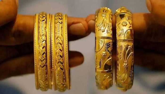 سونا فی تولہ 4400 روپے مہنگا