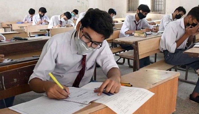 نجی اسکولوں کو غیر مجاز فیسیں فوری واپس کرنے کا حکم