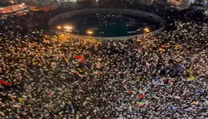 تہران شہداء کی یاد میں ہزاروں شہری جمع، اسرائیل میں حکومت کیخلاف مظاہرے